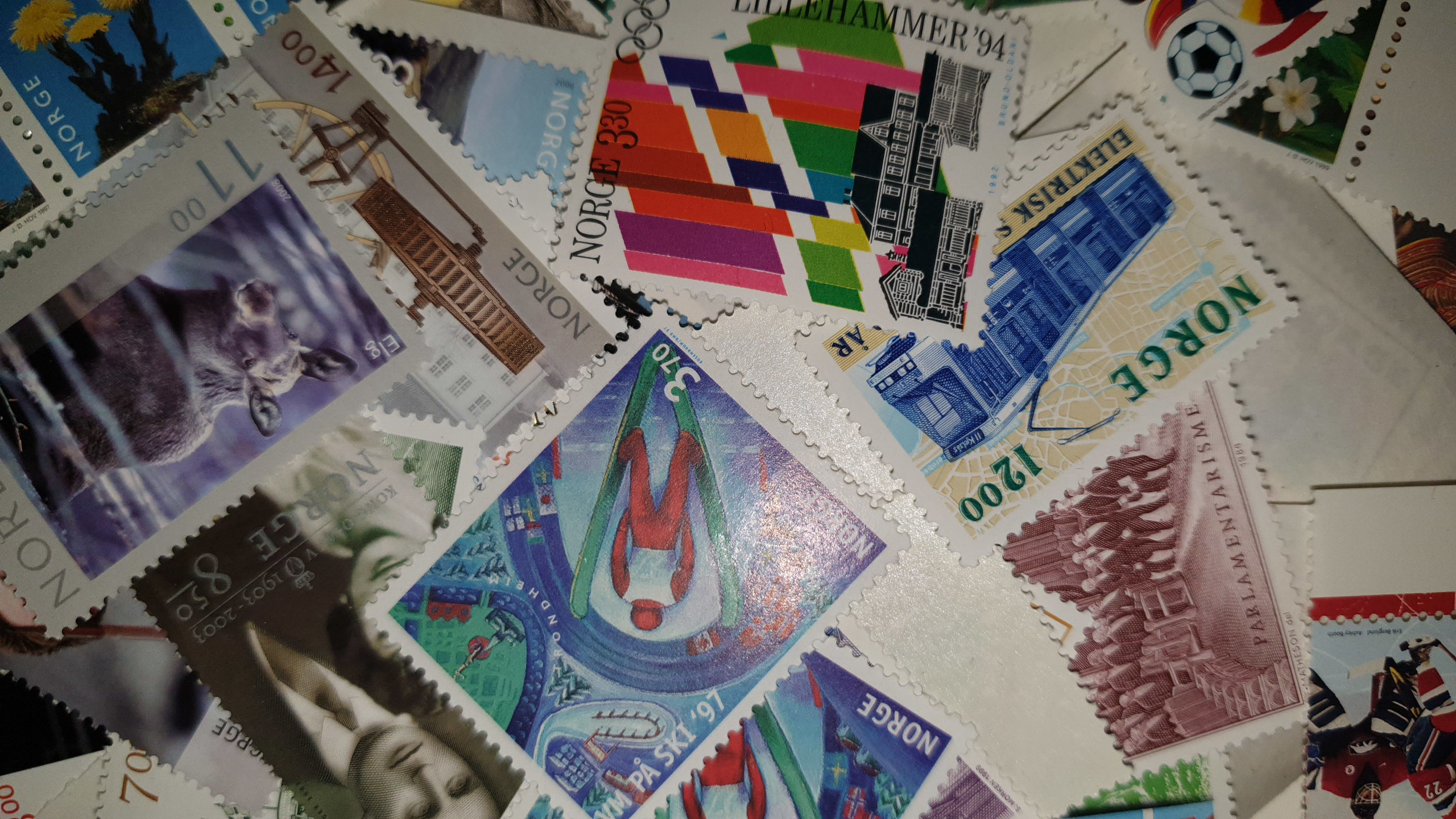 BILLIG PORTO. 1000 Kroner pålydende POSTFRISK